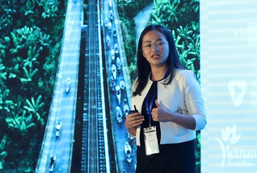 Bà Tuyết Vũ - Đại diện BCG phát biểu tại Diễn đàn Cấp cao Du lịch Việt Nam 2018.