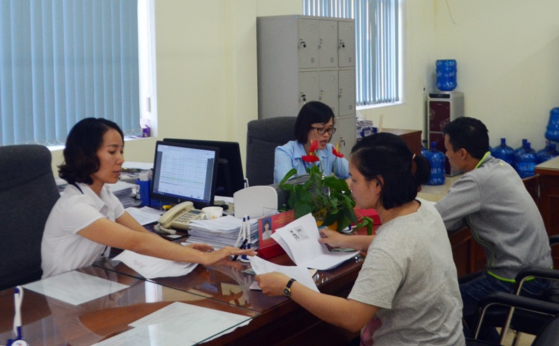 Giải quyết thủ tục liên quan chính sách BHXH tại Trung tâm hành chính công TP Cẩm Phả.