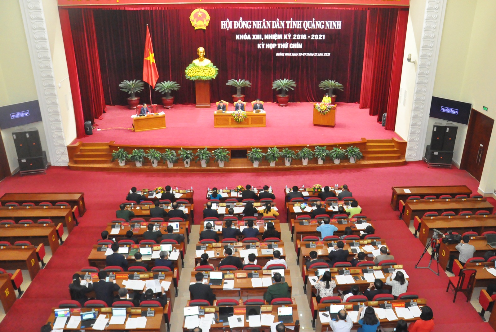 Quang cảnh ngày thứ 3 Kỳ họp thứ 9, HĐND tỉnh khóa XIII, nhiệm kỳ 2016-2021.