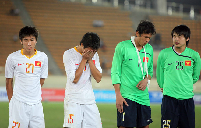 Cầu thủ U23 Việt Nam thất vọng sau trận chung kết SEA Games 2009. Ảnh: Getty.