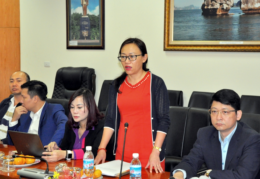Đồng chí Lê Ngọc Hân, Giám đốc Sở TT&TT tỉnh phát biểu tại buổi làm việc.