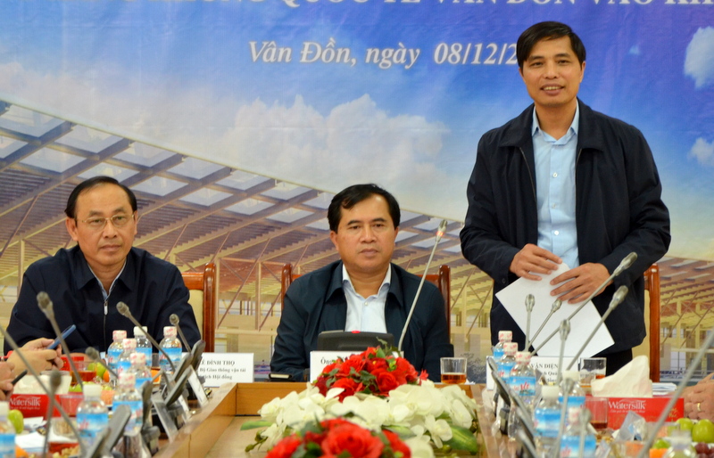 Đồng chí Vũ Văn Diện, Phó Chủ tịch UBND tỉnh phát biểu tại cuộc họp 