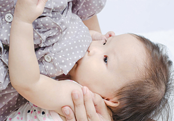 Tỷ lệ còi xương ở trẻ bú sữa mẹ thấp hơn so với trẻ bú sữa ngoài
