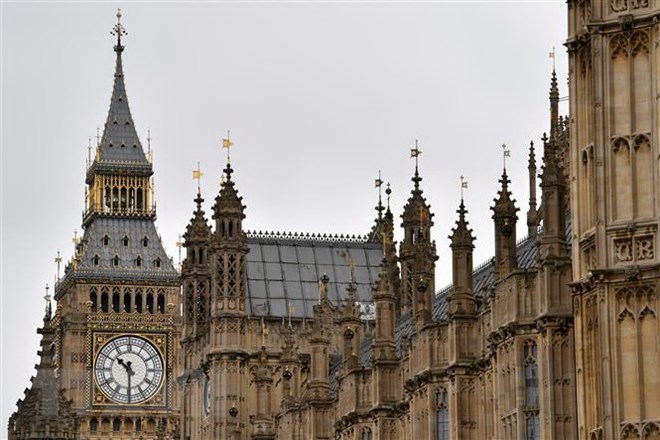Quang cảnh bên ngoài tòa nhà Hạ viện Anh ở London. (Nguồn: AFP/TTXVN)
