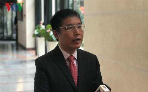 Ông Nguyễn Lê Tuấn, Viện trưởng Viện nghiên cứu Biển và Hải đảo, thuộc Tổng Cục Biển và Hải đảo Việt Nam trả lời phỏng vấn báo chí.