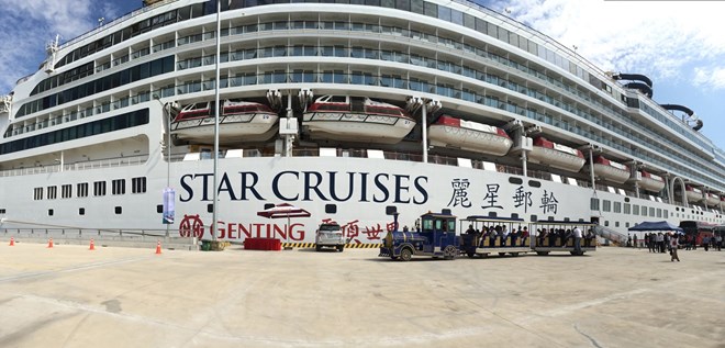 Cận cảnh tàu biển hiện đại Star Cruises. (Ảnh: X.Mai/Vietnam+)