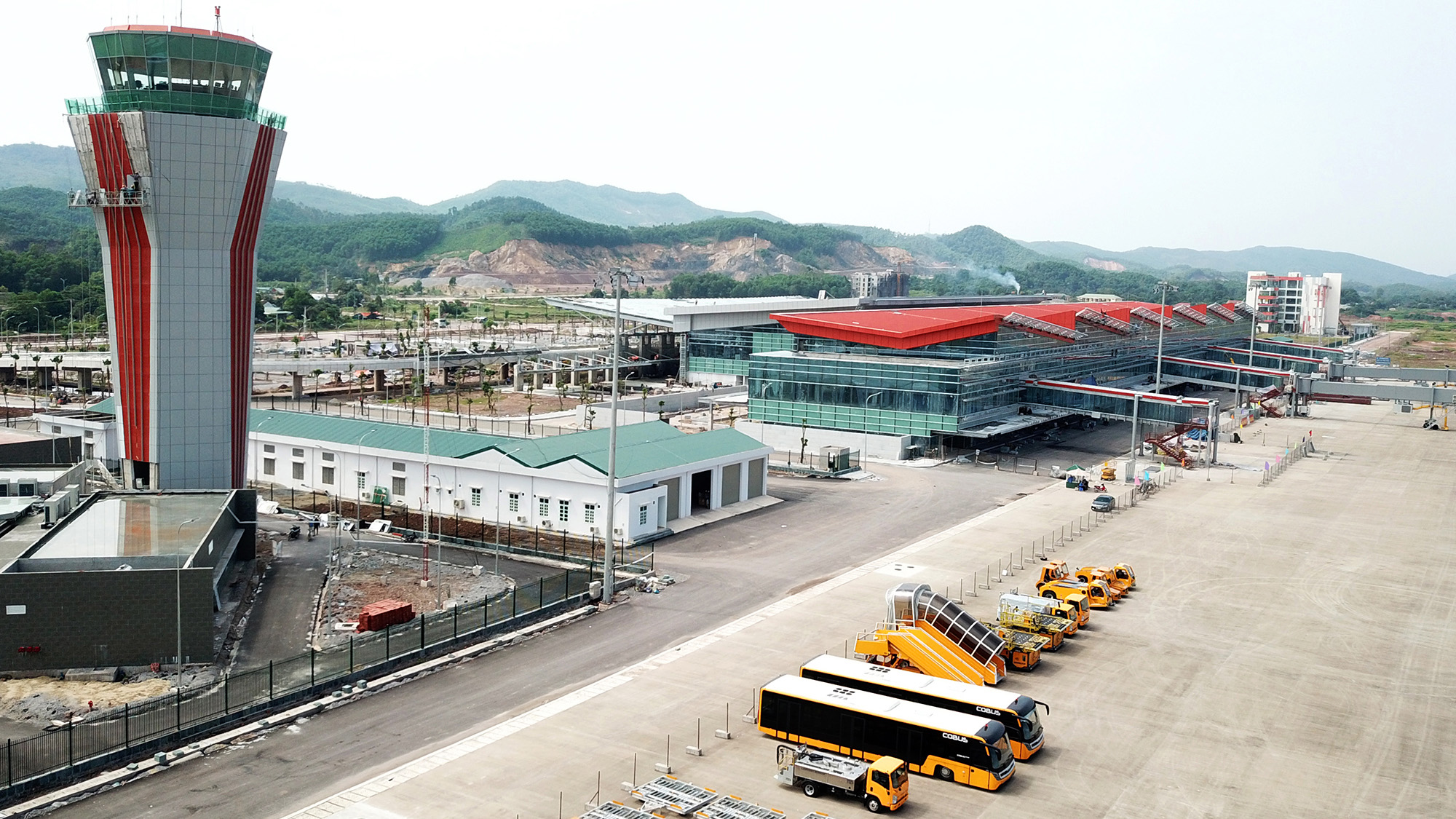 Sân bay quốc tế Vân Đồn là sân bay tư nhân đầu tiên trong cả nước, có công suất 2,5 triệu hành khách và 10.000 tấn hàng hoá/năm. Ảnh: Đỗ Phương