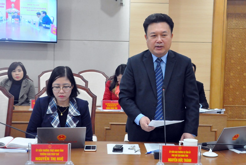Đồng chí Nguyễn Đức Thành, Phó Chủ tịch HĐND tỉnh phát biểu tại hội nghị.