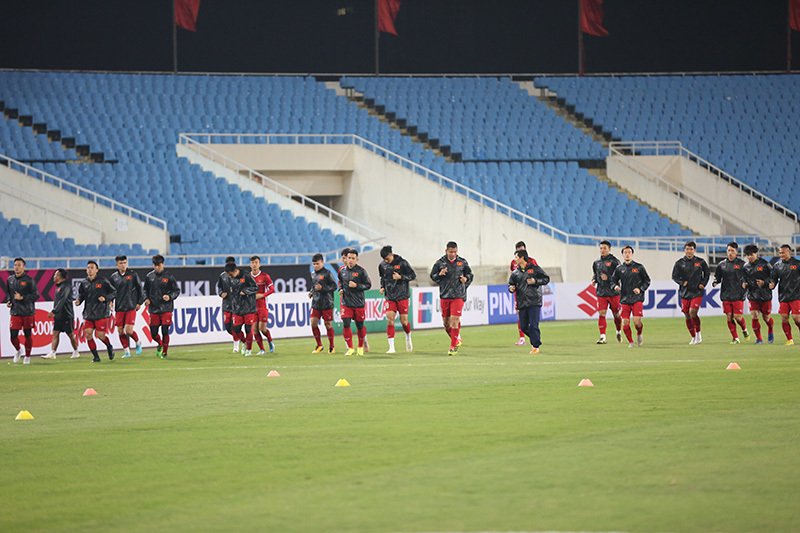 Các cầu thủ có buổi tập trước trận tái đấu với Malaysia trên SVĐ Mỹ Đình