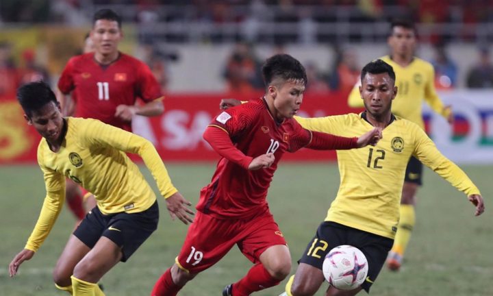 Quang Hải (số 19) hay nhất AFF Cup và nhiều khả năng sẽ đoạt Quả Bóng Vàng Việt Nam 2018. Ảnh: Đức Đồng.