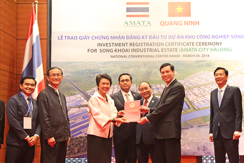 Dưới sự chứng kiến của Thủ tướng Chính phủ Nguyễn Xuân Phúc, Chủ tịch UBND tỉnh Nguyễn Đức Long đã trao giấy chứng nhận đầu tư cho đại diện Tập đoàn Amata (Thái Lan), tháng 3/2018.