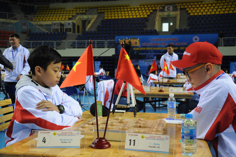 VĐV Min Ren (Trung Quốc, đội mũ) được đánh giá cao về chuyên môn ở giải đấu 
