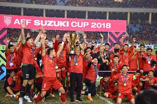 Bão giảm giá, khuyến mại mừng Tuyển Việt Nam vô địch AFF Cup