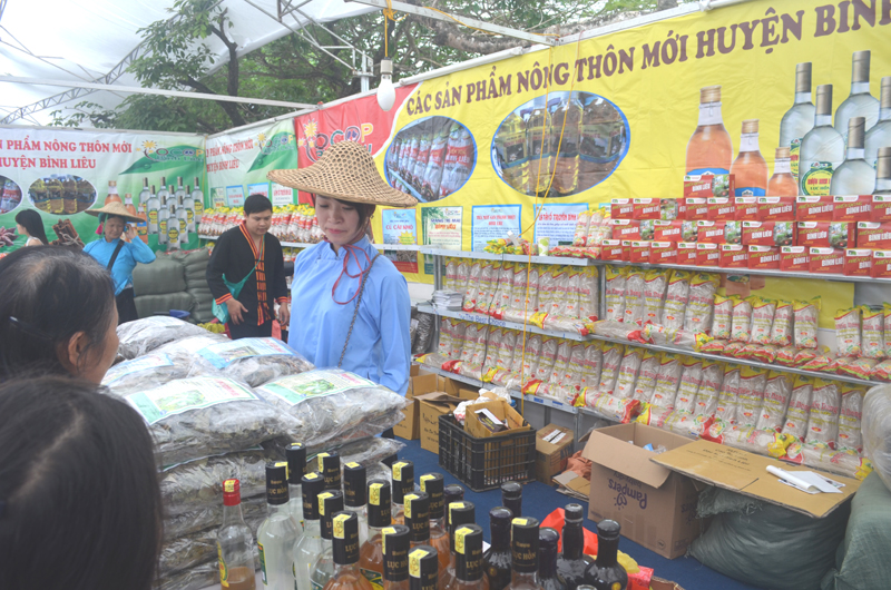 Đầu ra của miến dong Bình Liêu là các cơ sở bán lẻ và qua các kỳ hội chợ nên tiêu thụ không nhiều