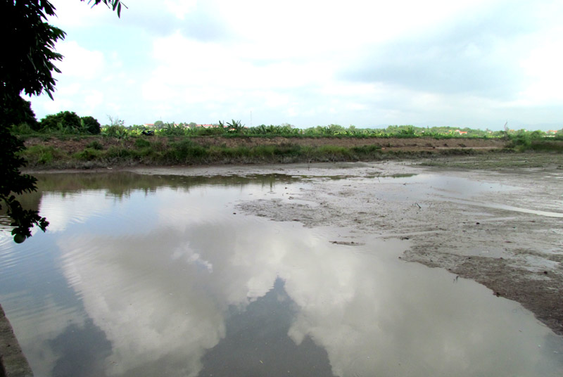 Dấu tích của sông Nguyễn tiếp giáp với sông Cầm.