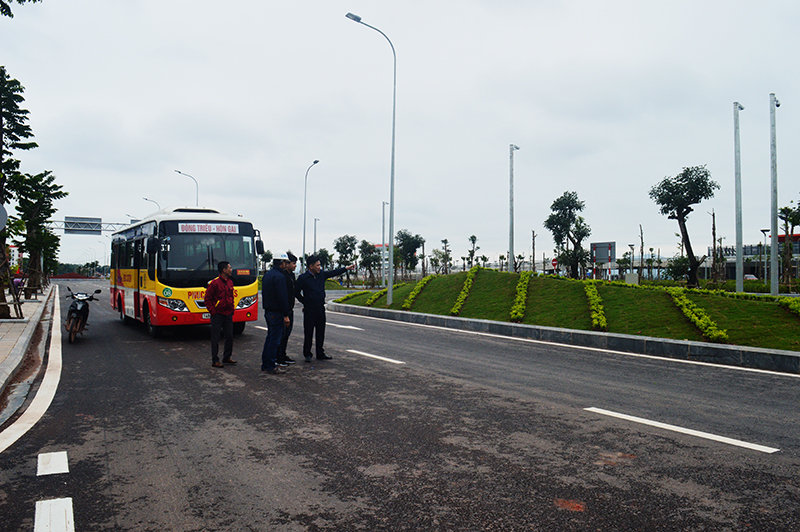 Tuyến xe buýt Hạ Long - Vân Đồn chạy thử nghiệm trước khi chính thức đi vào hoạt động.