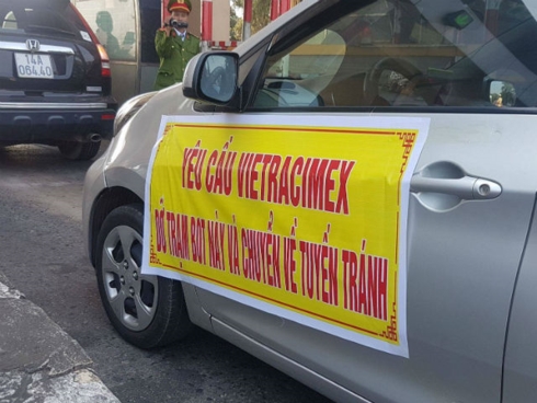 Băng rôn phản đối Vietracimex thu hoàn vốn cho tuyến tránh TP Vĩnh Yên.