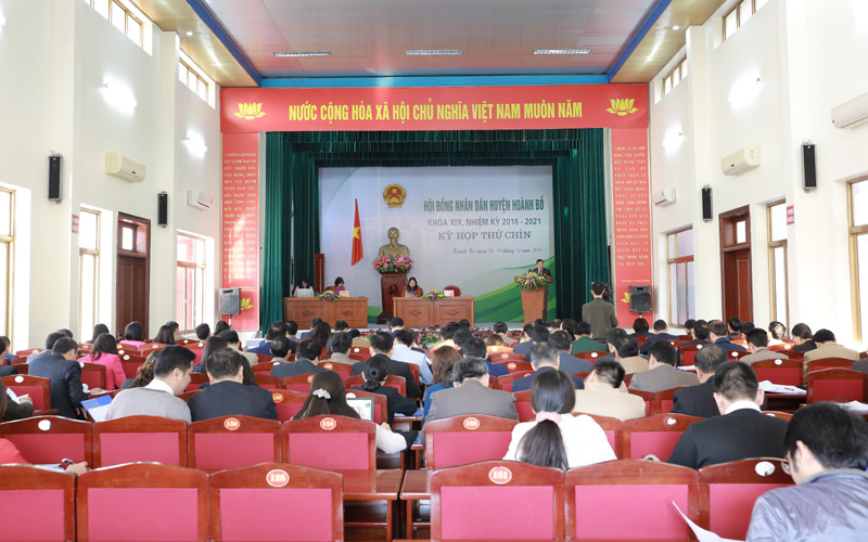 Các đại biểu tham dự Kỳ họp thứ 9, HĐND huyện Hoành Bồ khoá XIX.