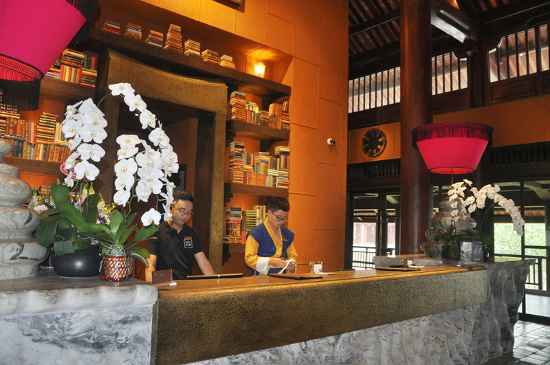 Khu vực quầy lễ tân và nội thất phòng nghỉ Khu nghỉ dưỡng Legacy Yên Tử