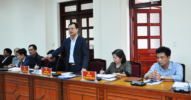 Phó Chánh Thanh tra tỉnh Điệp Văn Chiến nêu quan điểm giải quyết các kiến nghị của Xí nghiệp tập thể thương binh Quang Minh