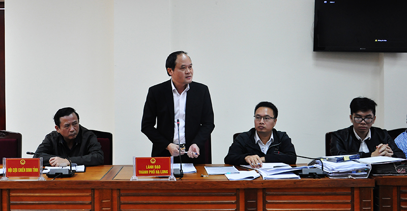 Phó Chủ tịch UBND TP Hạ Long Hoàng Quang Hải trình bày căn cứ lập phương án bồi thường, hỗ trợ bổ sung đối với 31,9ha đất nuôi trồng thủy sản ven biển.