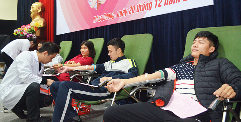 Hiến máu cứu người là hoạt động thường niên ý ngha của Công ty Nhiệt điện Mông Dương