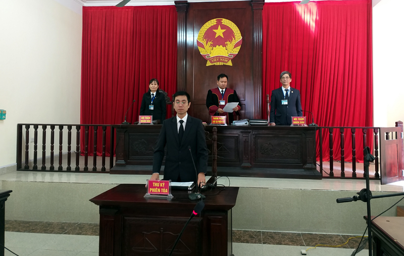 TAND TP Uông Bí đưa ra xét xử một vụ khiếu kiện liên quan đến kinh tế. Ảnh: Quang Minh