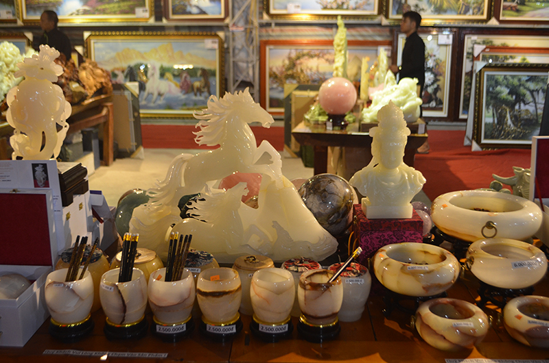 Sản phẩm đá quý mỹ nghệ được trưng bày tại Hội chợ - Triễn lãm sản phẩm làng nghề Việt Nam 2018 