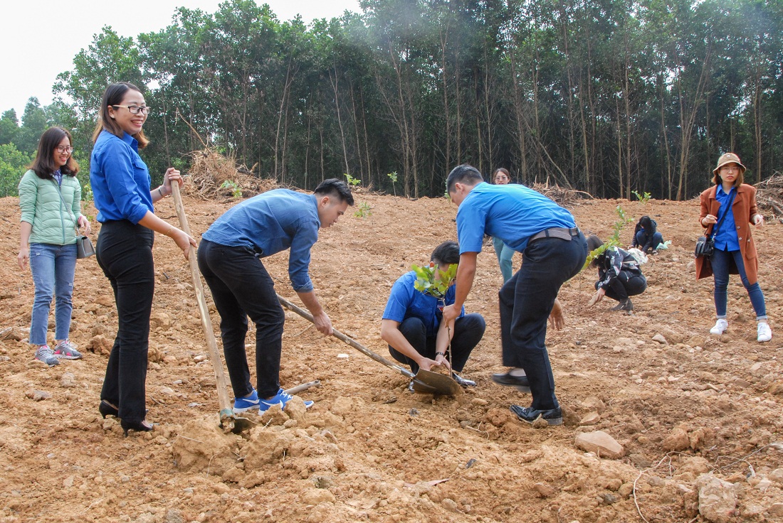 ĐVTN Sở NN&PTNT tham gia tình nguyện vì cộng đồng tại xã Thanh Lâm, huyện Ba Chẽ.