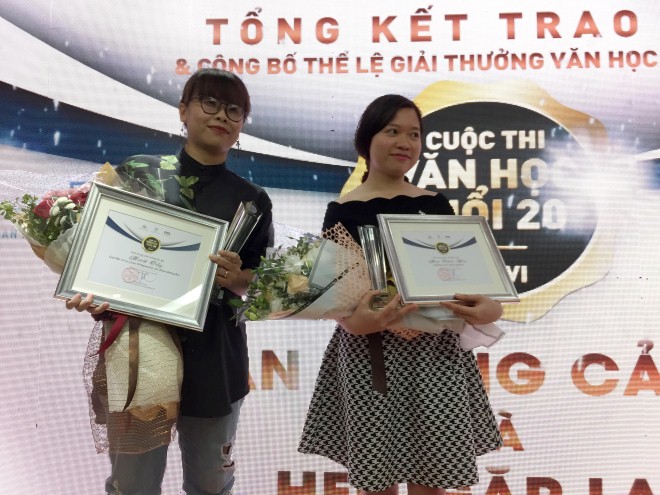 Hai tác giả đồng giải Nhì là Maik Cây (trái) và Mai Thảo Yên