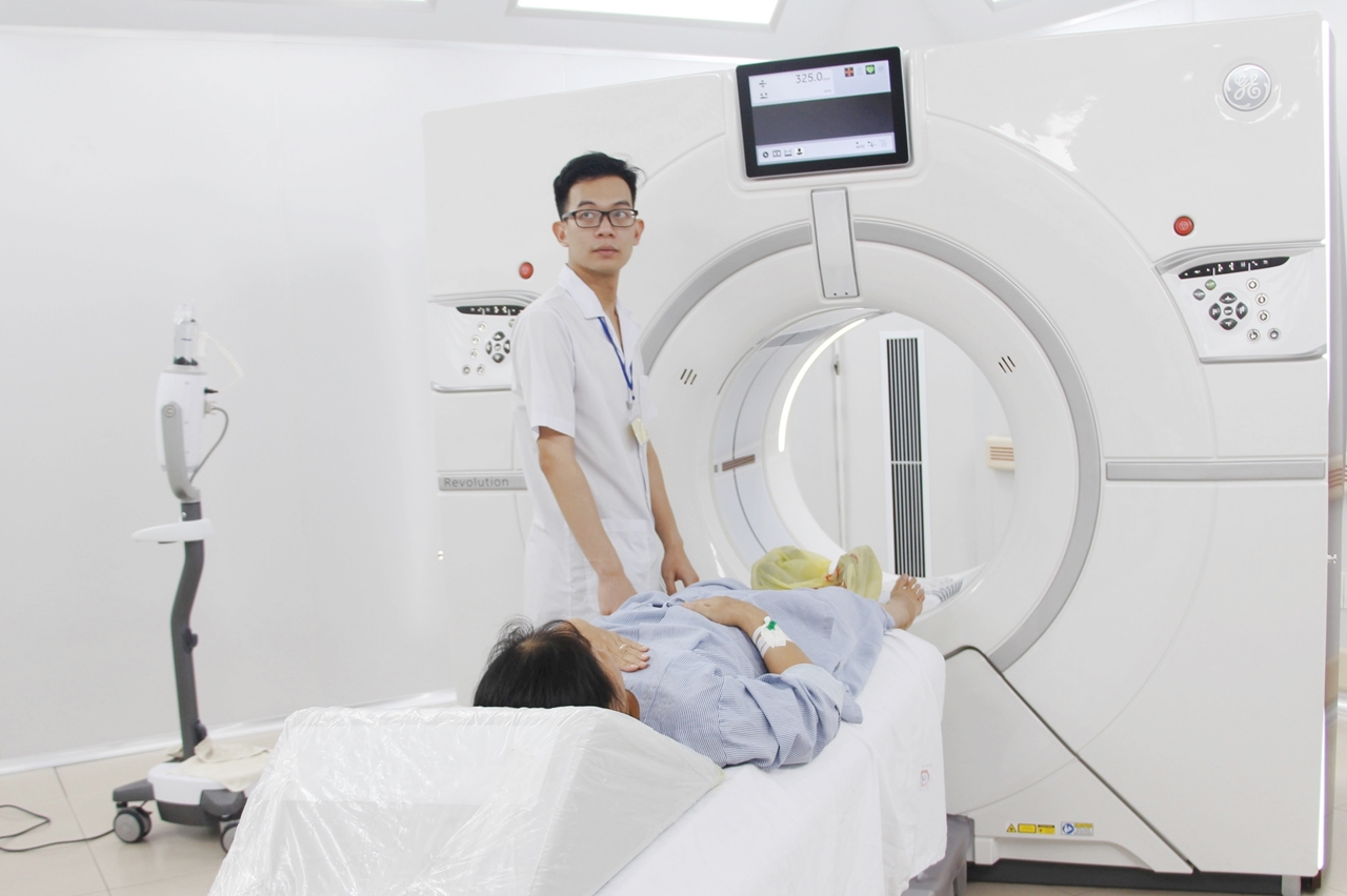 Bệnh viện Đa khoa tỉnh đưa vào sử dụng máy Revolution CT 512 lát hiện đại nhất trên thế giới hiện nay.