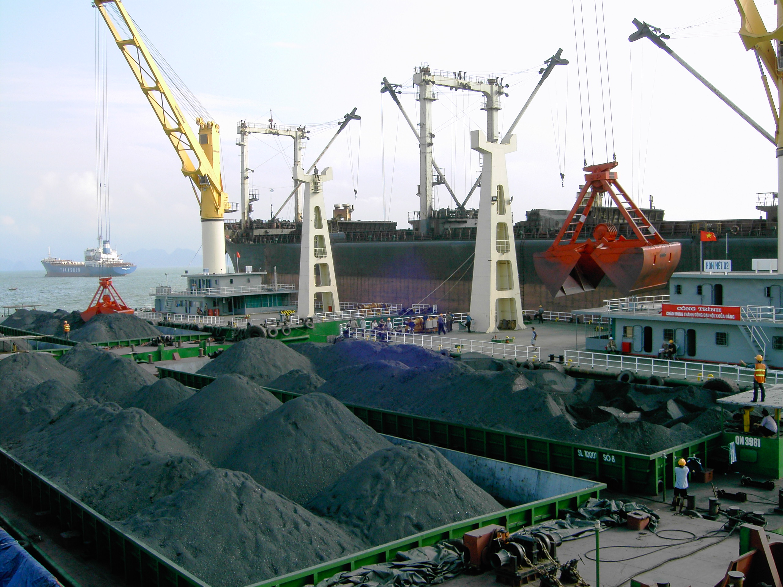 Hoạt động tiêu thụ than tại Cảng Cẩm Phả