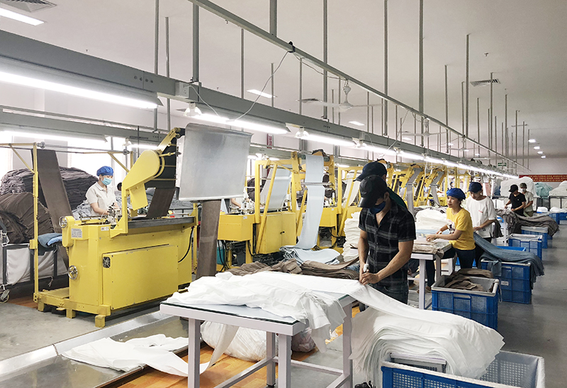 Sản xuất sản phẩm khăn mặt tại KCN Cảng biển Hải Hà.
