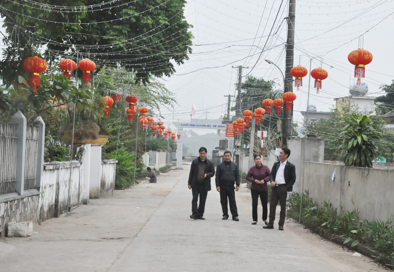 Cán bộ phường Ninh Dương, TP Móng Cái đi thực tế, năm tình hình địa bàn dân cư.