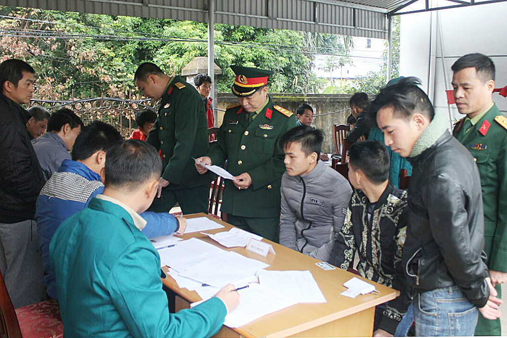 Khám tuyển cho thanh niên trong độ tuổi nhập ngũ năm 2019 tại huyện Bình Liêu.