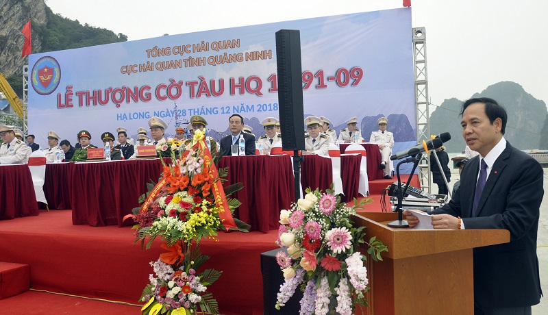 Phó Chủ tịch Thường trực UBND tỉnh Quảng Ninh Đặng Huy Hậu phát biểu chỉ đạo tại Lễ thượng cờ tàu tuần tra HQ-14-91-09.