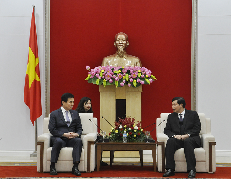 Chủ tịch UBND tỉnh Nguyễn Đức Long giới thiệu tiềm 