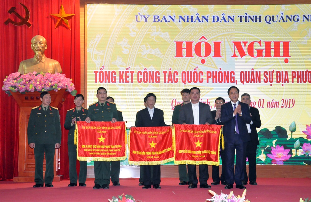 Đồng chí Đặng Huy Hậu, Phó Chủ tịch Thường trực UBND tỉnh phát biểu kết luận hội nghị. 