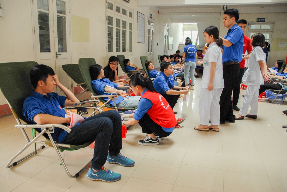 Đoàn thanh niên Khối các cơ quan tỉnh tham gia hiến máu tình nguyện năm 2018.