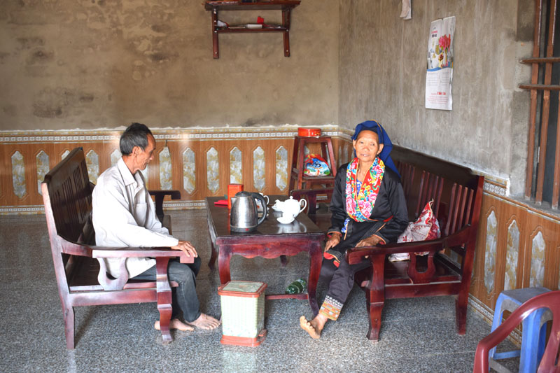 Vợ chồng ông Đặng Văn Đức, thôn Nà Bắp, xã Đồn Đạc giờ đã thoát nghèo và yên tâm tuổi già trong ngôi nhà mới từ chương trình 167