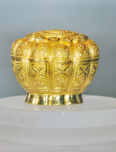 Hộp vàng Ngọa Vân - Yên Tử được trưng bày tại Bảo tàng Quảng Ninh phục vụ khách tham quan thường xuyên.