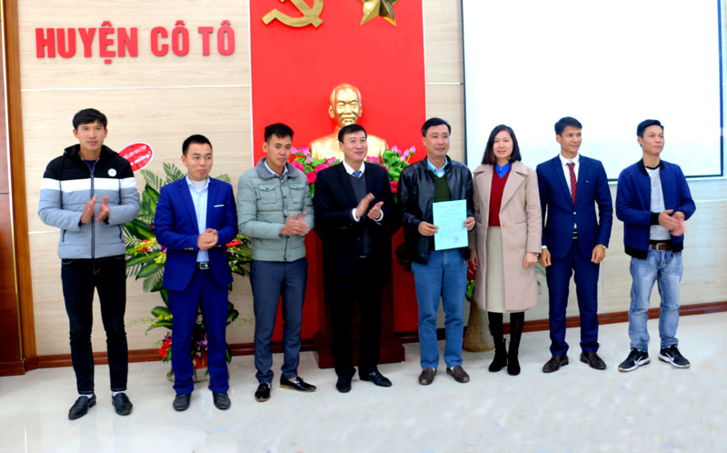 Lãnh đạo huyện Cô Tô trao Quyết định và ra mắt CLB Đầu tư - khởi nghiệp huyện Cô Tô.