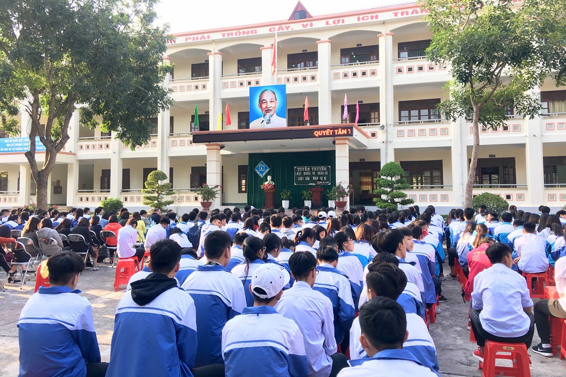 Học sinh trường THPT Cửa Ông (TP Cẩm Phả) tham gia hội nghị tuyên truyền Luật Nghĩa vụ quân sự được tổ chức tại nhà trường.