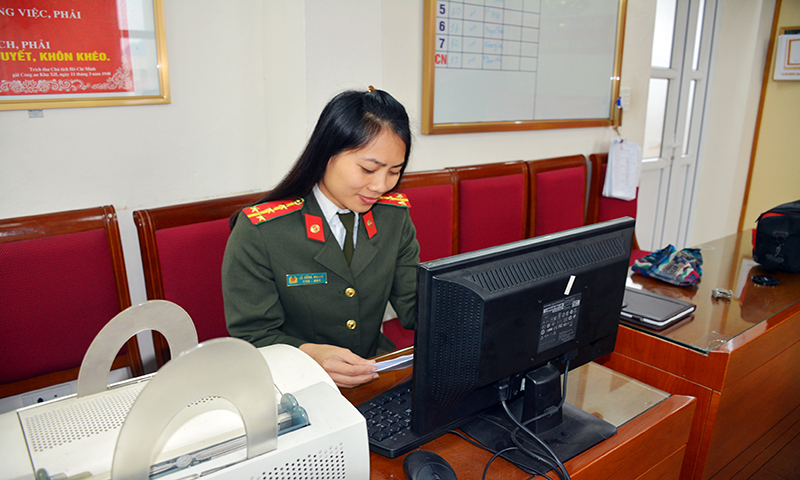 Đại úy Lê Hồng Nhung nghiên cứu, tìm hiểu xây dựng mô hình tự quản về ANTT.