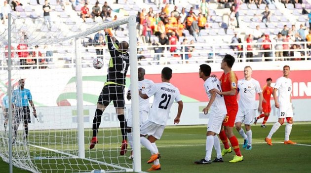 "Tặng" Trung Quốc bàn thắng, thủ thành Kyrgyzstan đi vào lịch sử Asian Cup