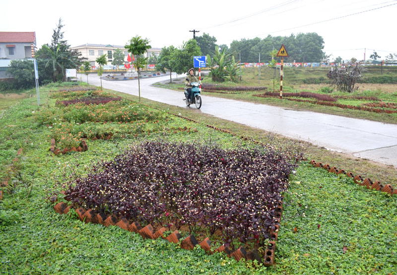 Khu vực thôn Tân Mai, xã Tân Lập mọt thời là bãi rác nay đã trở thành vườn hoa từ công tác môi trường của xã