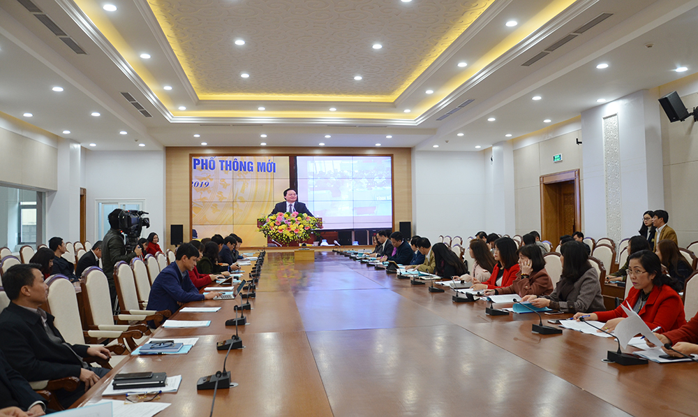 Bộ trưởng Bộ GD&ĐT Phùng Xuân Nhạ phát biểu tại cuộc họp trực tuyến.