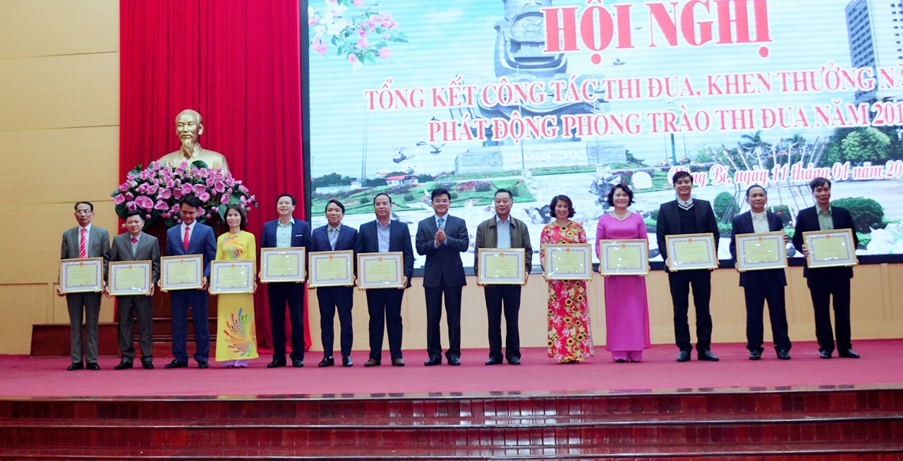 Các cá nhân, tập thể được Chủ tịch UBND TP Uông Bí khen thưởng