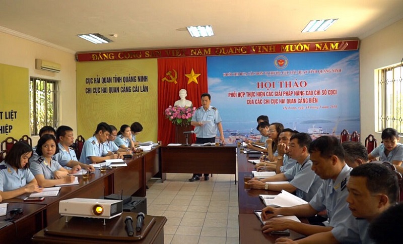 Cục Hải quan Quảng Ninh tổ chức Hội thảo bàn các giải pháp nâng cao chỉ số CDCI của 3 Chi cục Hải quan cảng biển (Cái Lân, Hòn Gai và Cẩm Phả), ngày 23/5/2018 (Ảnh: Tuấn Hương).