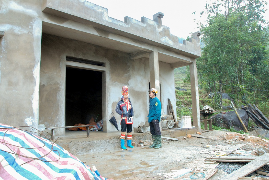 Gia đình chị Chìu Tài Múi là hộ cận nghèo của bản Khe Mọi (xã Đồng Văn), được hỗ trợ 25 triệu đồng để xây nhà mới.